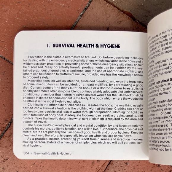 1985 Nature Bound Pocket Field Guide Edible Plant Identification Survival Guide - Picture 10 of 12